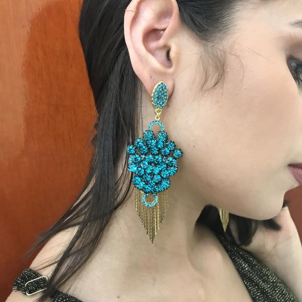 Brinco com franja e strass