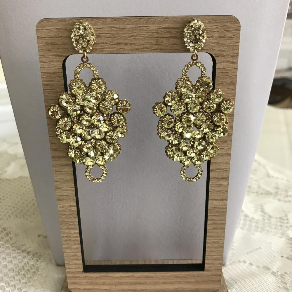 Brinco com strass de festa 