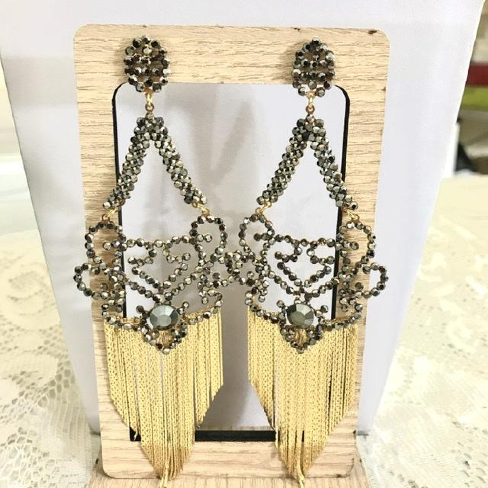 brinco com franja e strass