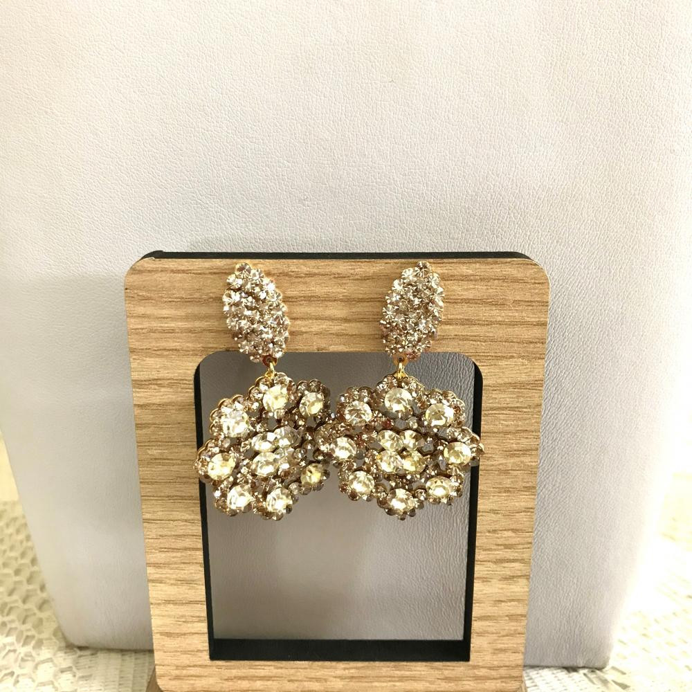 brinco com strass  