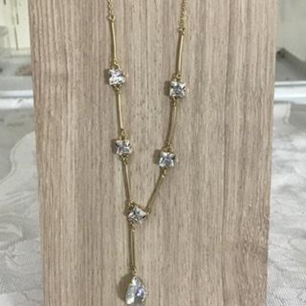 Colar quadrado com zircônia 