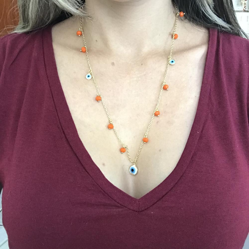 Colar longo com bola de vidro laranja e pingentes folheado a ouro 18k