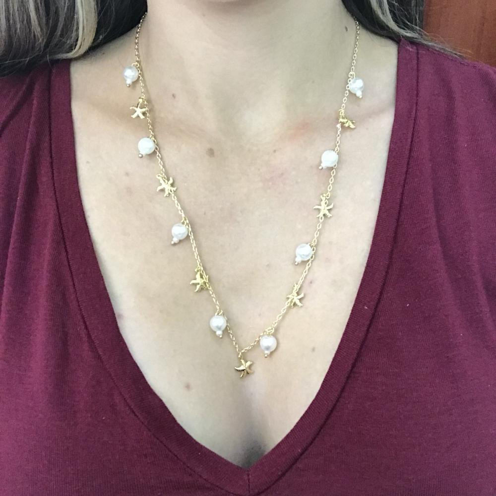 Colar longo com Pérolas e pingentes folheado a ouro 18k