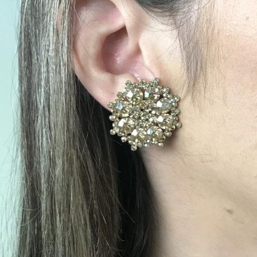 brinco com strass 