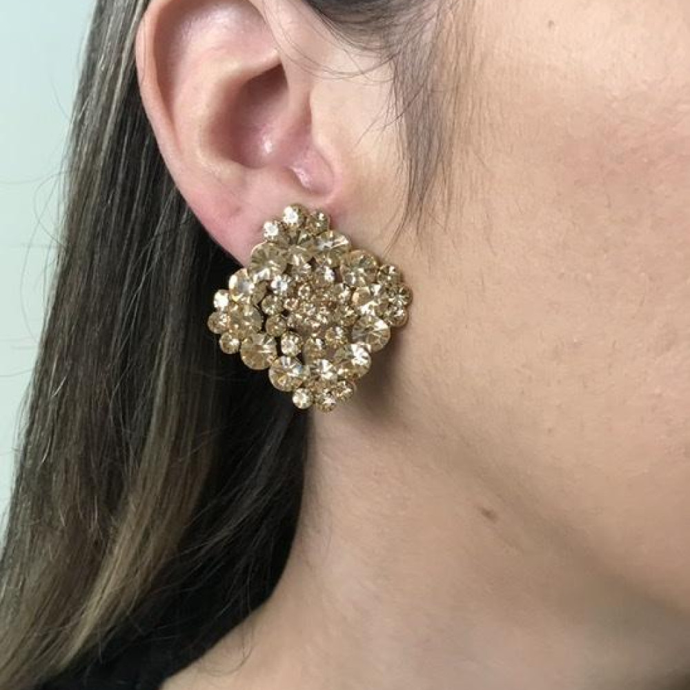 Brinco com strass 