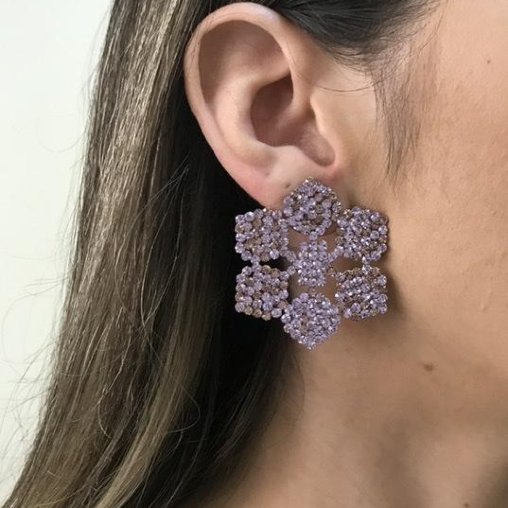 brinco floral com strass