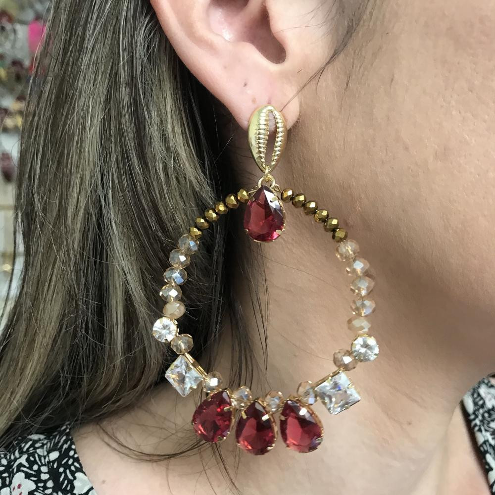 Maxi Brinco argola com bolinhas de vidro nude e gold com gotas fucsia 