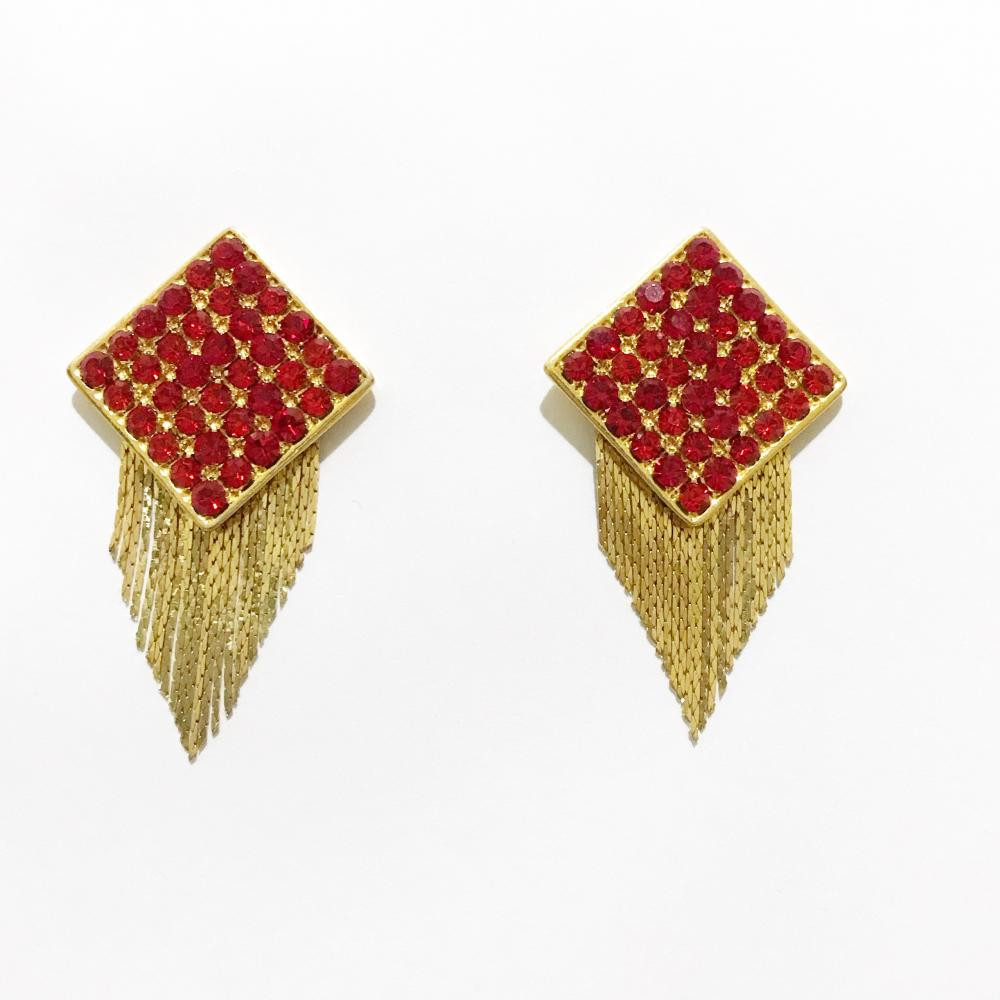 Brinco com strass 