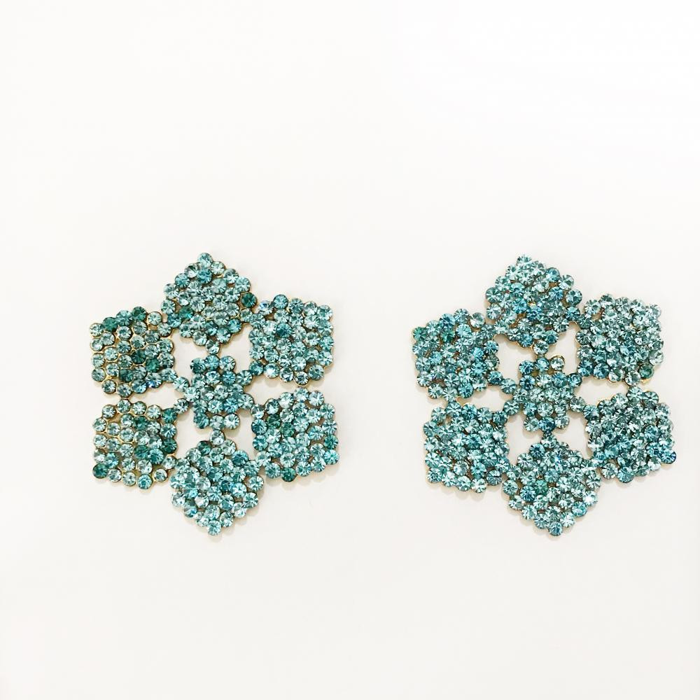 Brinco flor com strass