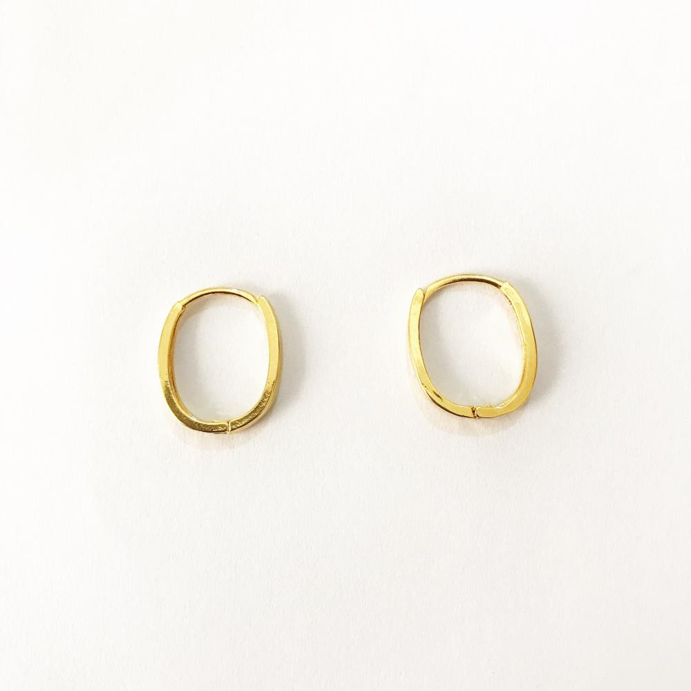 Brinco médio de argola folheado a ouro 18k
