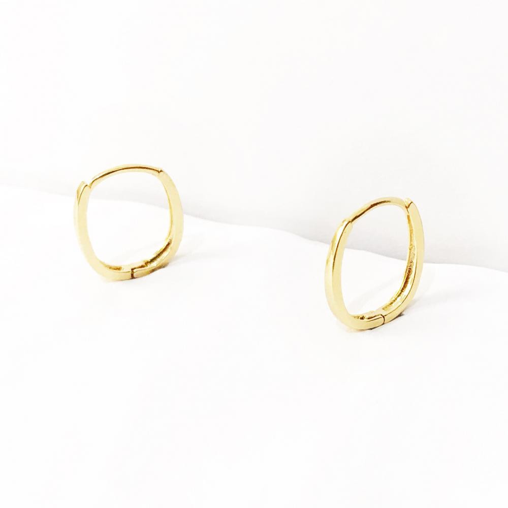 Brinco médio de argola folheado a ouro 18k