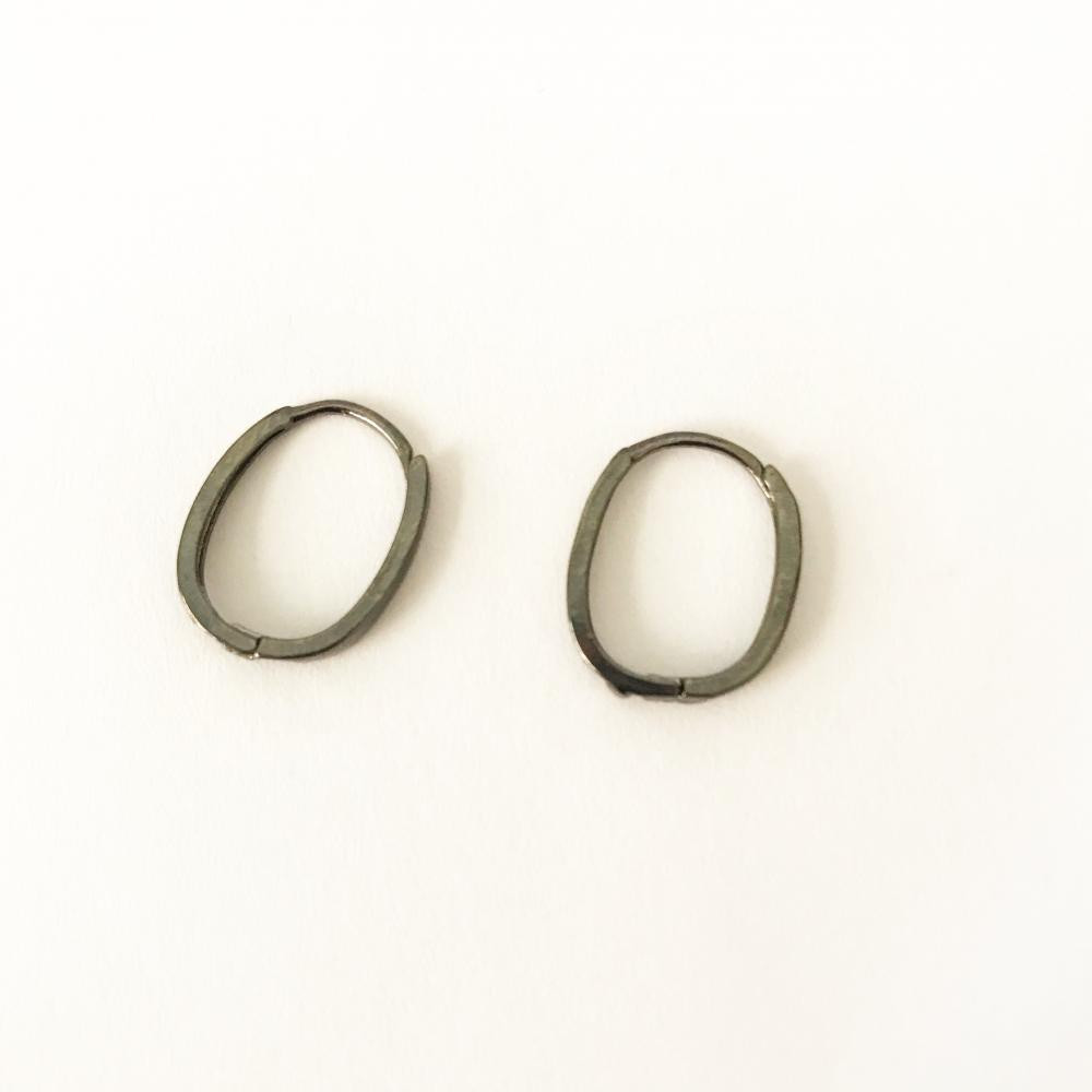 Brinco médio de argola no Ródio Negro
