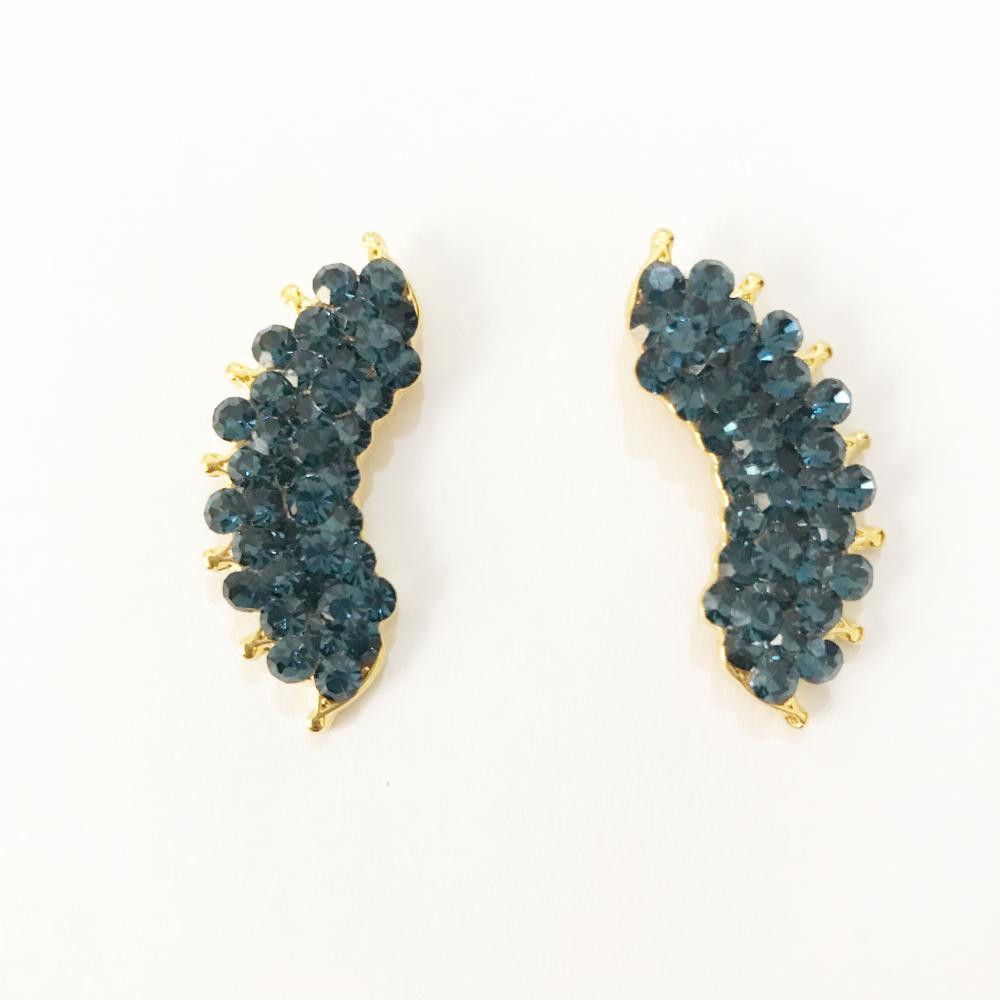 Brinco earcuff com strass folheado a ouro 18k