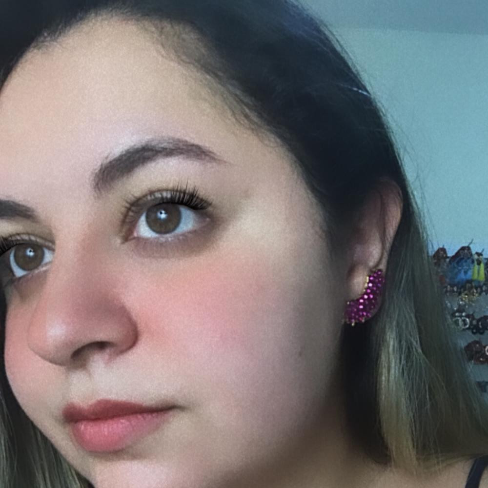Brinco earcuff com strass folheado a ouro 18k