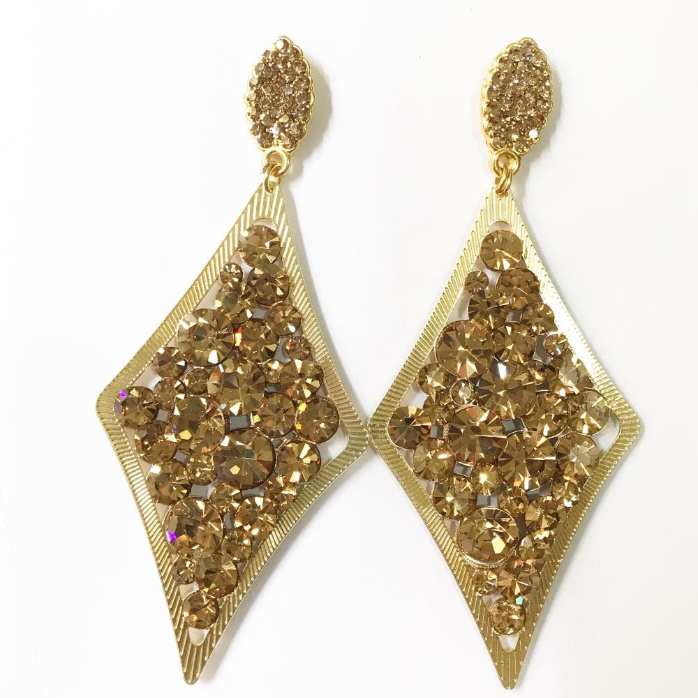 Máxi brinco Fotocorrosao com strass folheado a ouro 18k