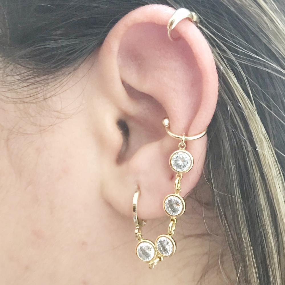 Brinco earcuff com corrente de zircônia e piercing fake banhado a ouro 18k