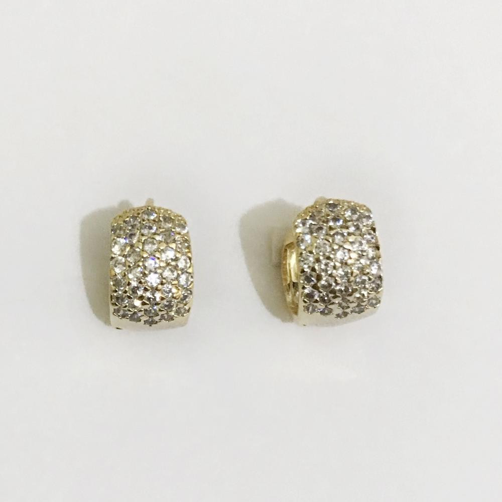 Brinco de argola cravejada com zircônia Folheada a ouro 18k