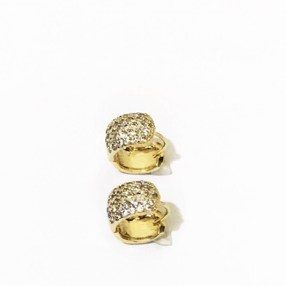 Brinco de argola cravejada com zircônia Folheada a ouro 18k