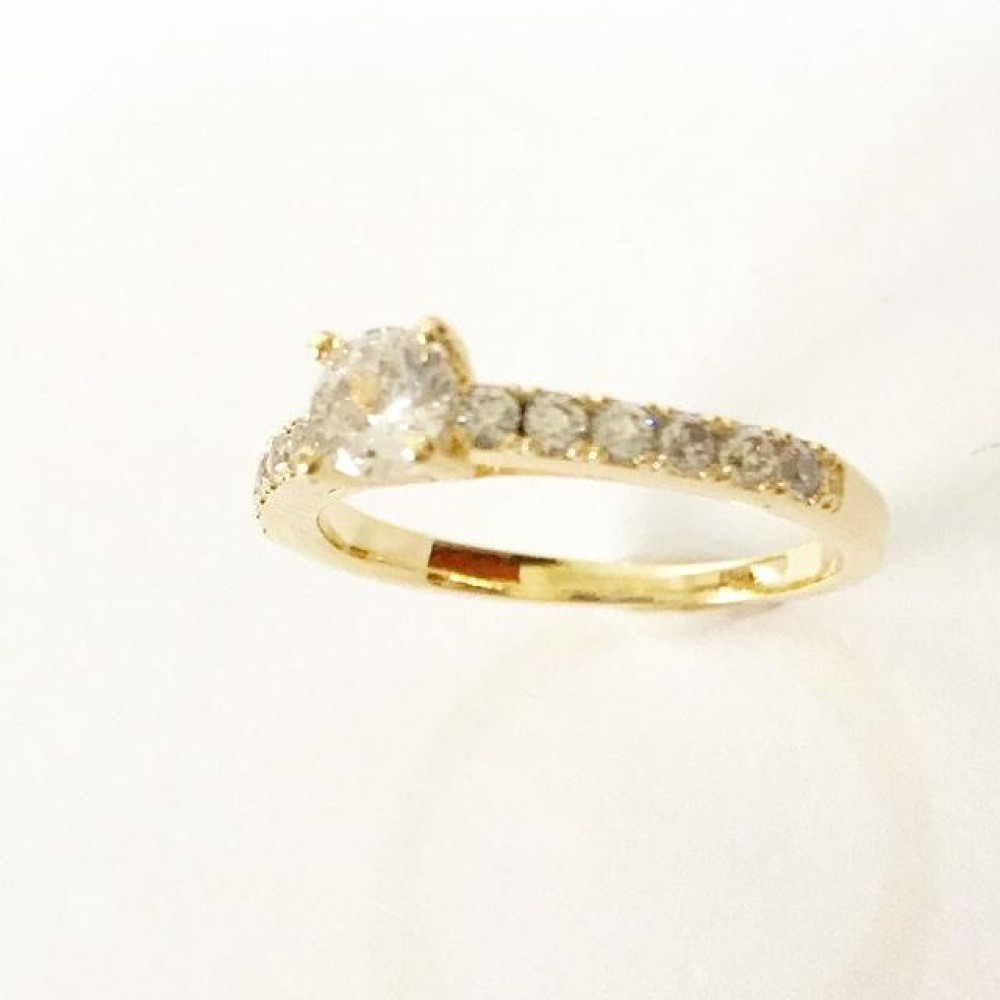 Anel cravejado com zircônia Folheado a ouro18k
