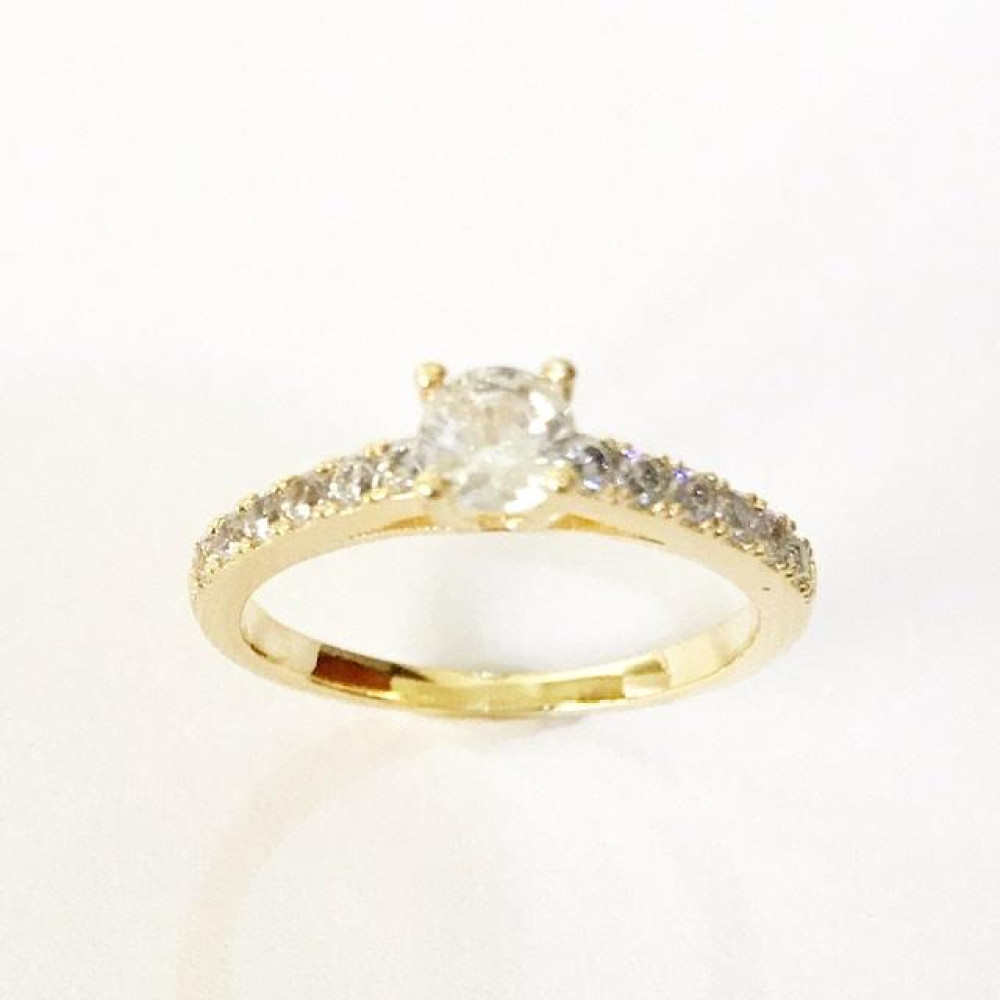 Anel cravejado com zircônia Folheado a ouro18k