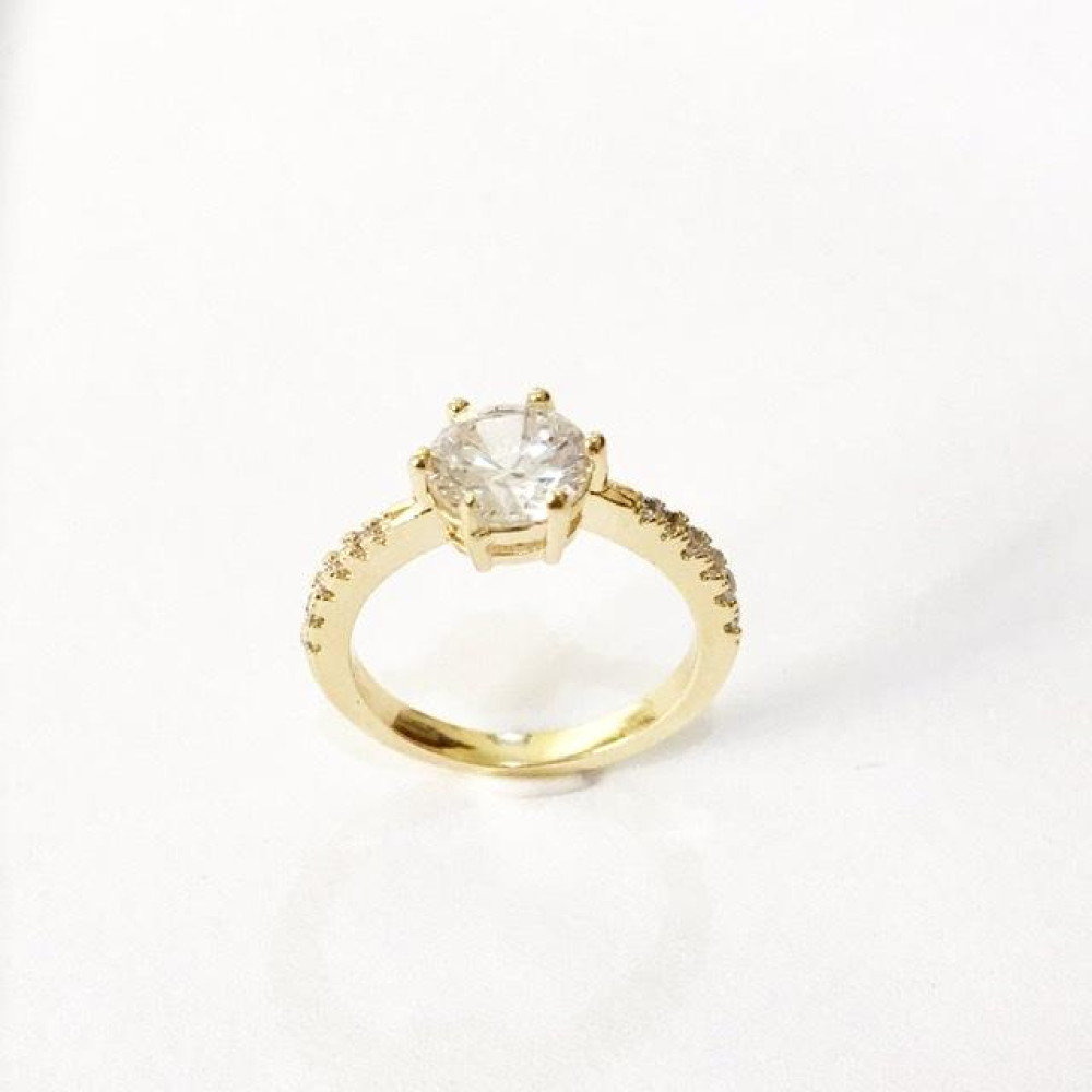 Anel cravejado com zircônia Folheado a ouro18k