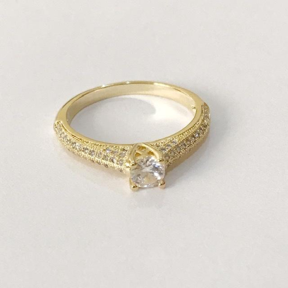 Anel cravejado com zircônia Folheado a ouro18k