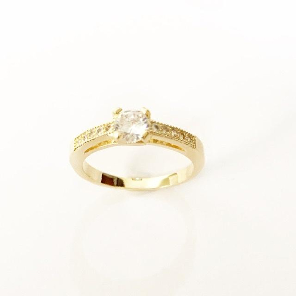 Anel cravejado com zircônia Folheado a ouro18k