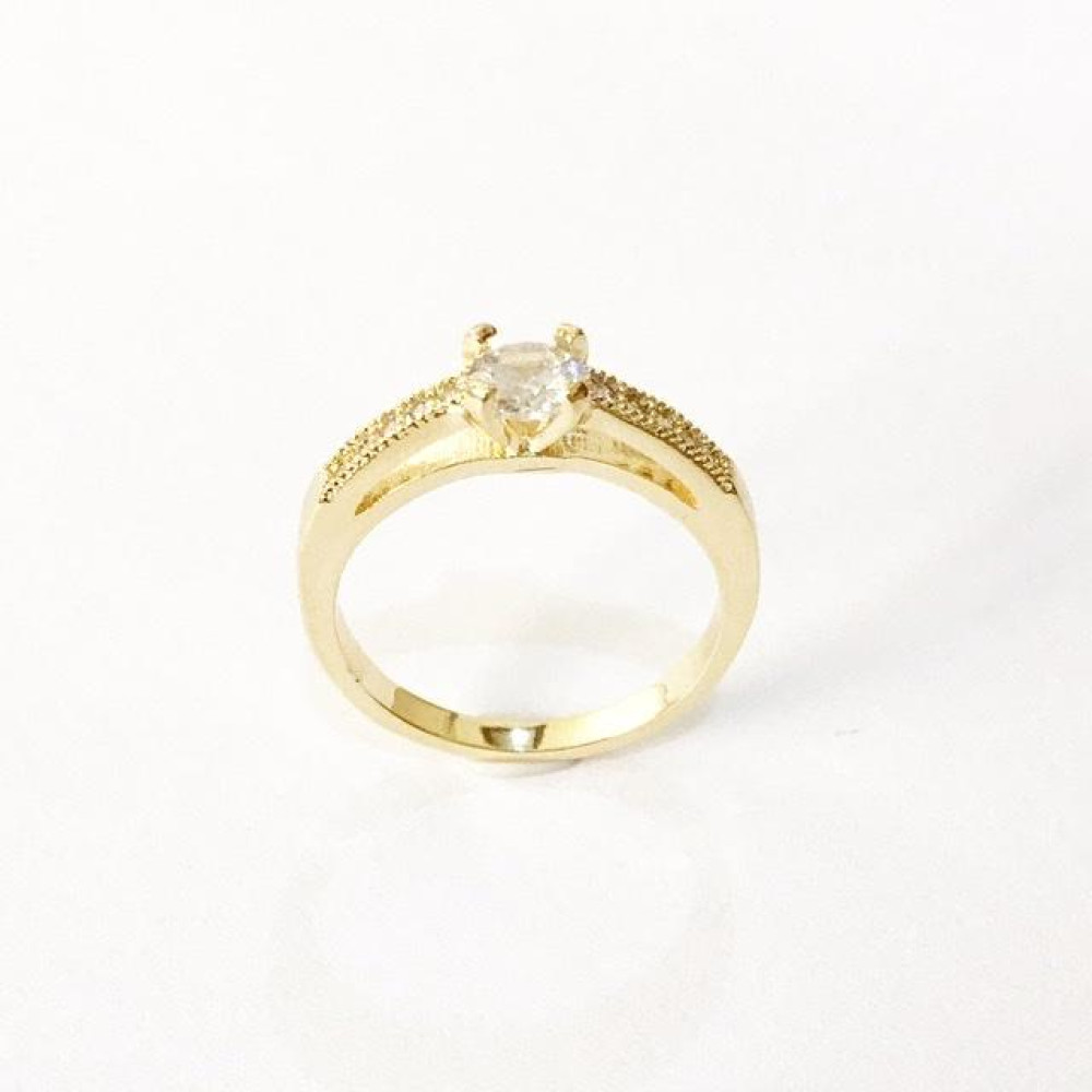 Anel cravejado com zircônia Folheado a ouro18k