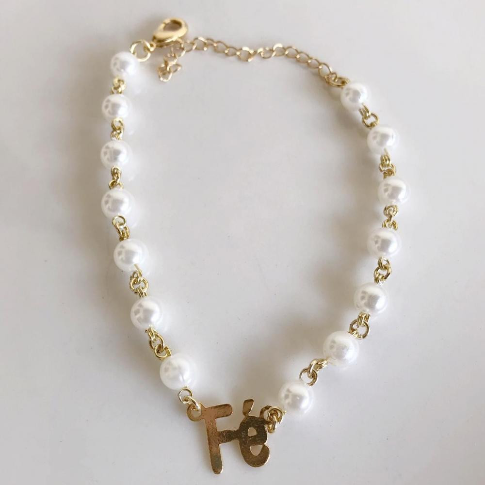 Pulseira com pérola e nome fé folheada a ouro 18k