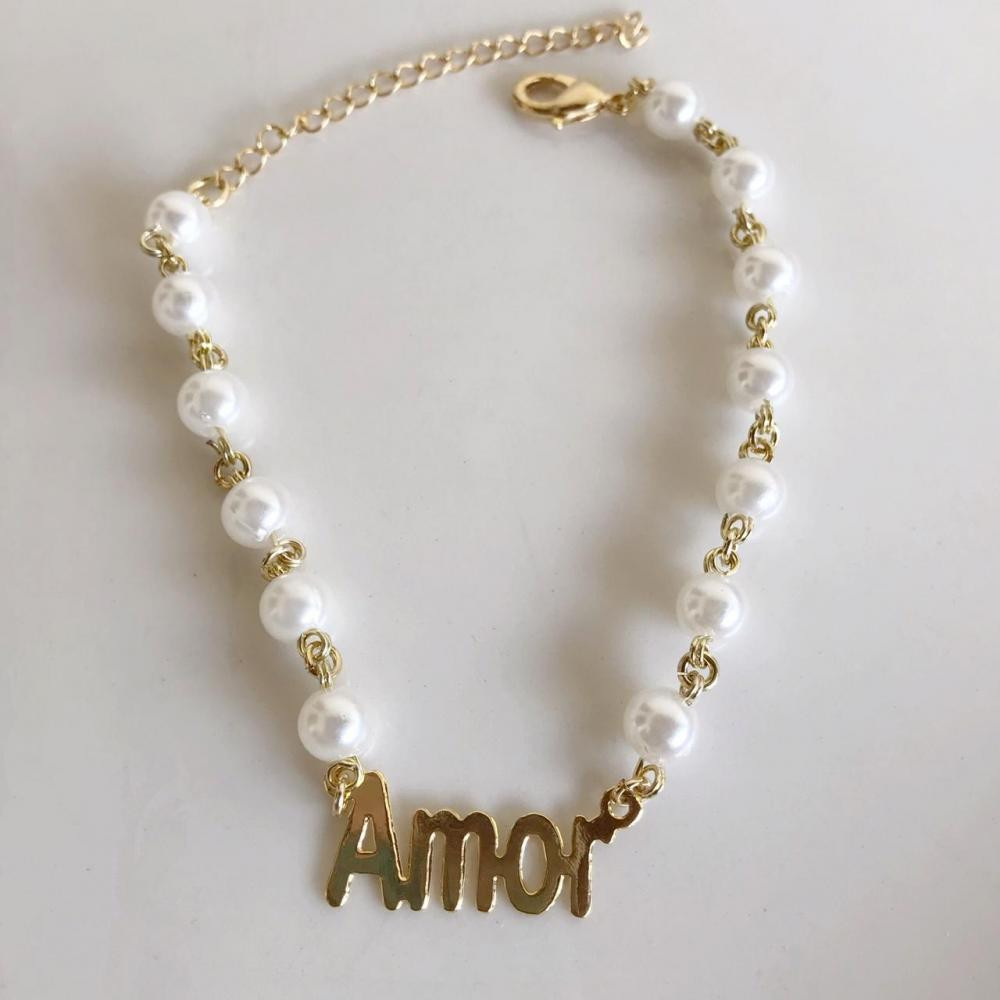 Pulseira Pérola com nome amor folheada a ouro 18k