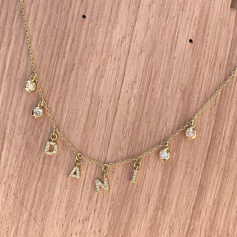 Colar personalizado com letra cravejada
