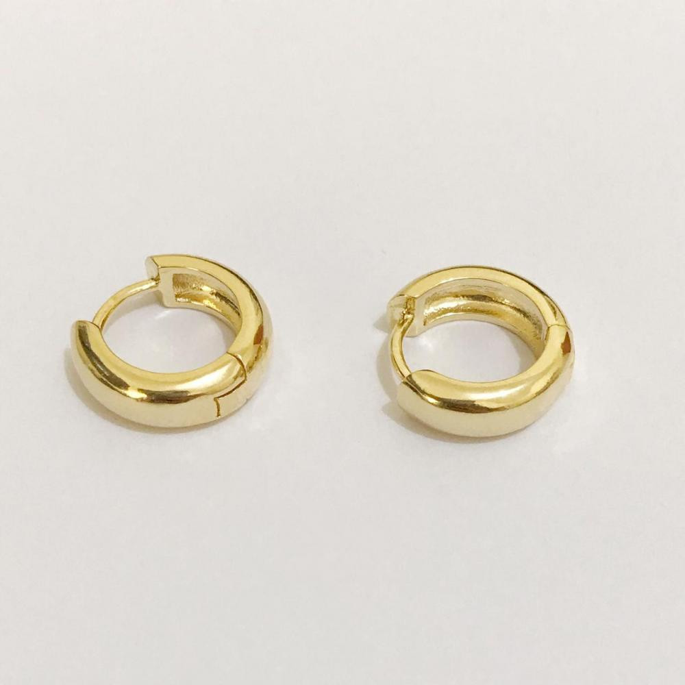 Brinco de argola lisa grande folheada a ouro 18k