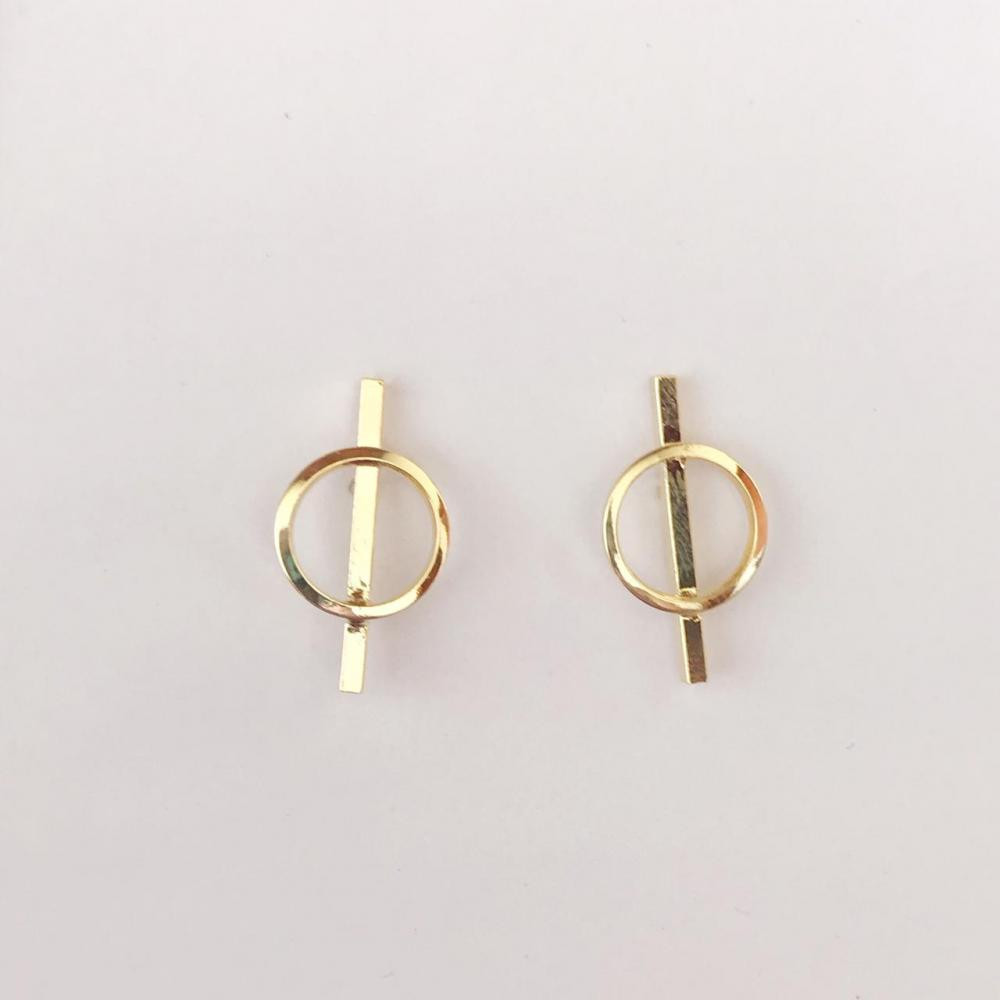 Brinco minimalista folheada a ouro 18k