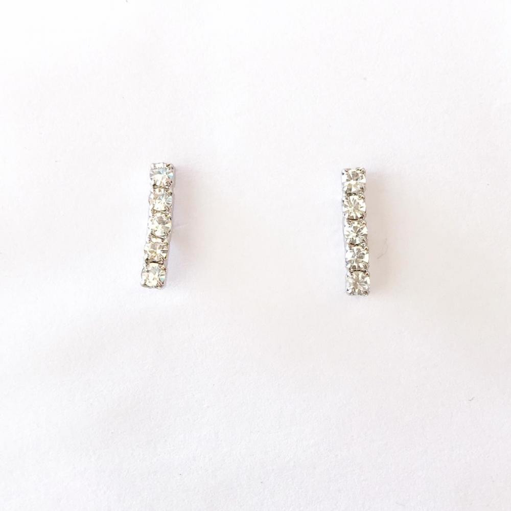 Brinco minimalista com strass cristal prata banho ródio branco