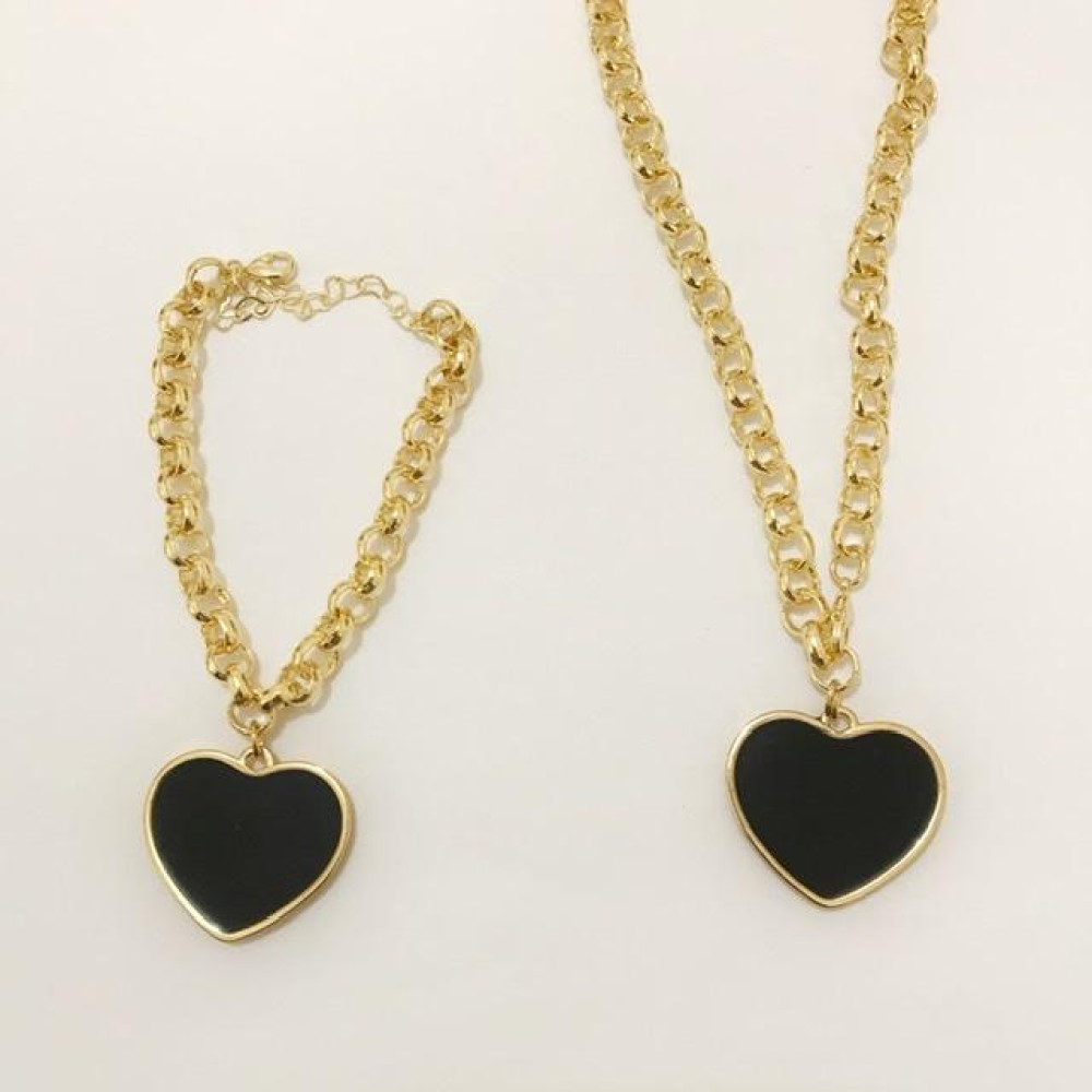 Conjunto de coração resinado com corrente elo português folheado a ouro 18k