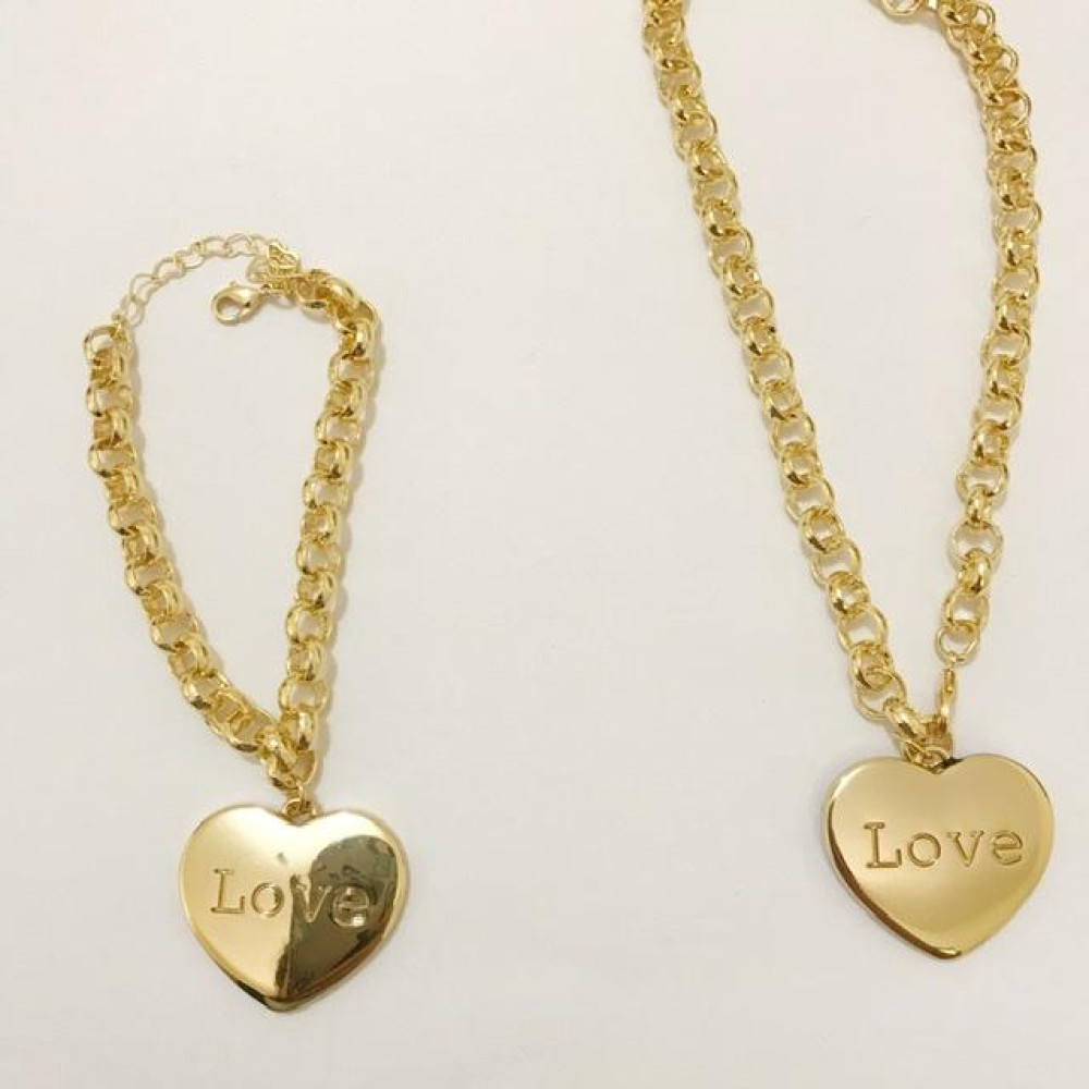 Conjunto de coração resinado com corrente elo português folheado a ouro 18k