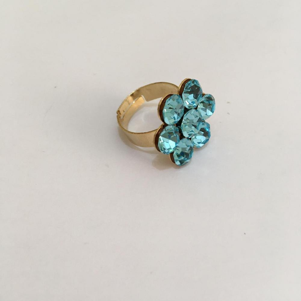 Anel com strass em formato de flor folheado a ouro 18k 