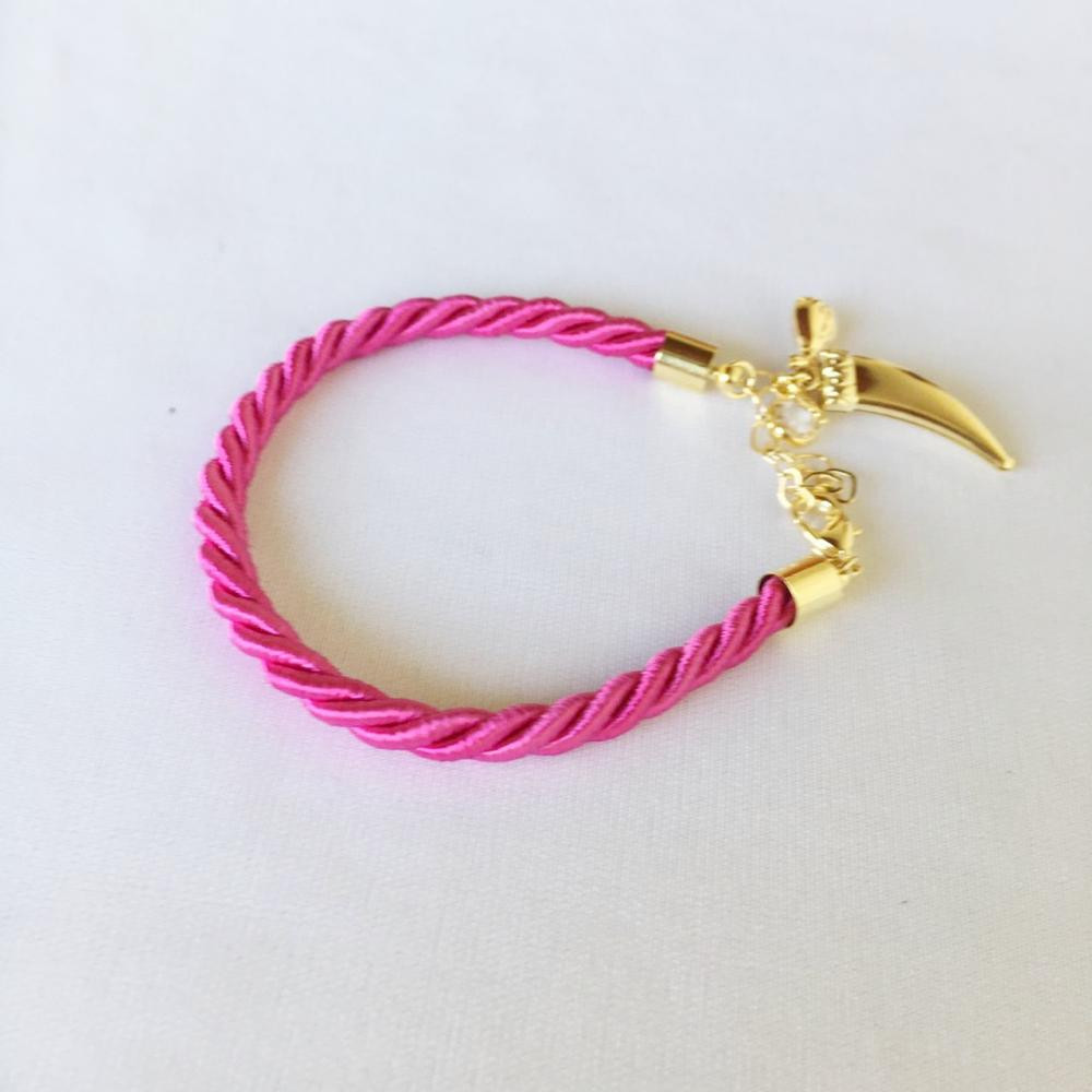 Pulseira com cordão étnico colorido com pingentes folheado a ouro 18k 