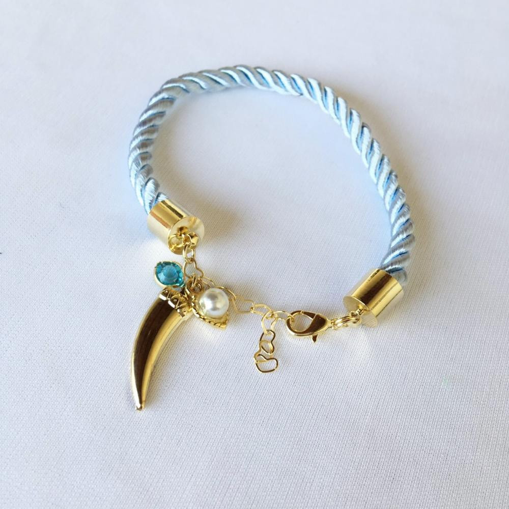 Pulseira com cordão étnico colorido com pingentes folheado a ouro 18k 