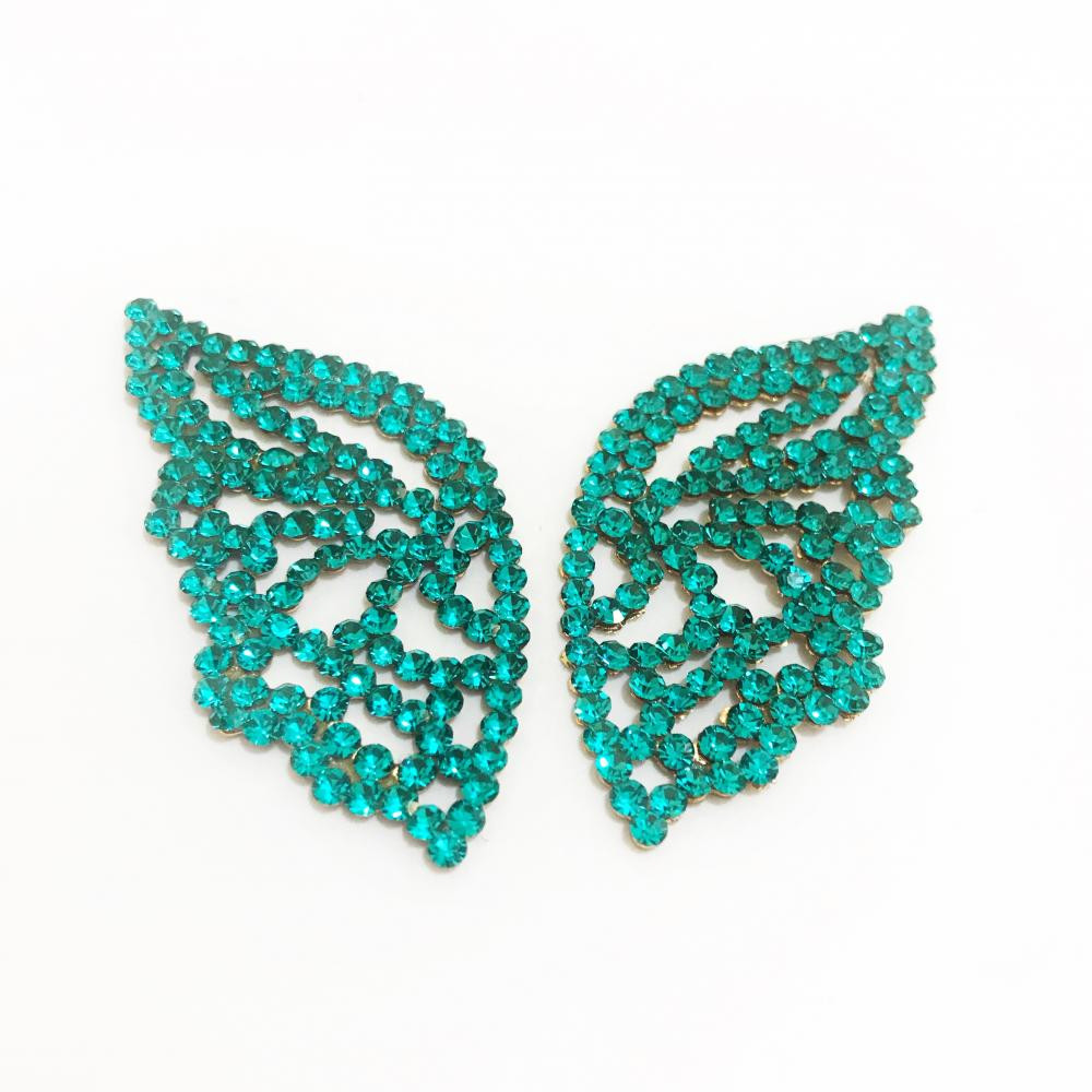 Brinco de borboleta com strass folheado a ouro 18k