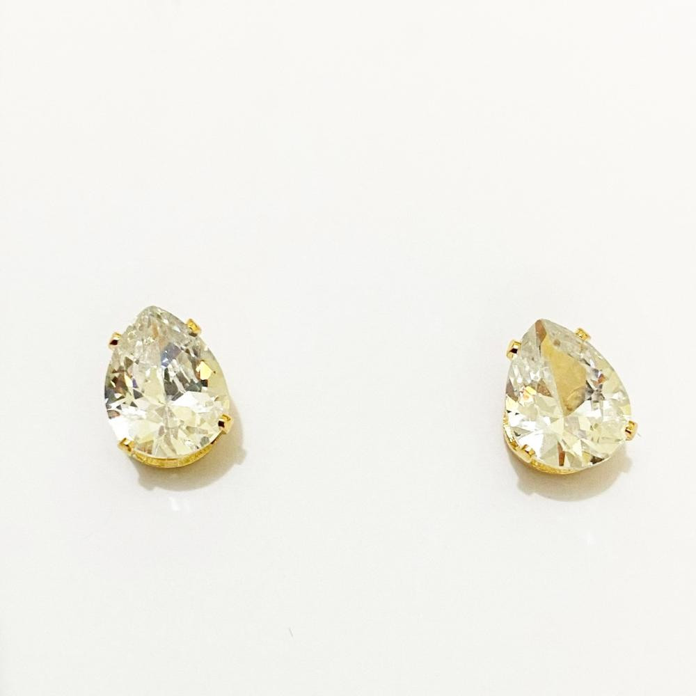 Brinco de gota média cravejada com zircônia folheado a ouro 18k