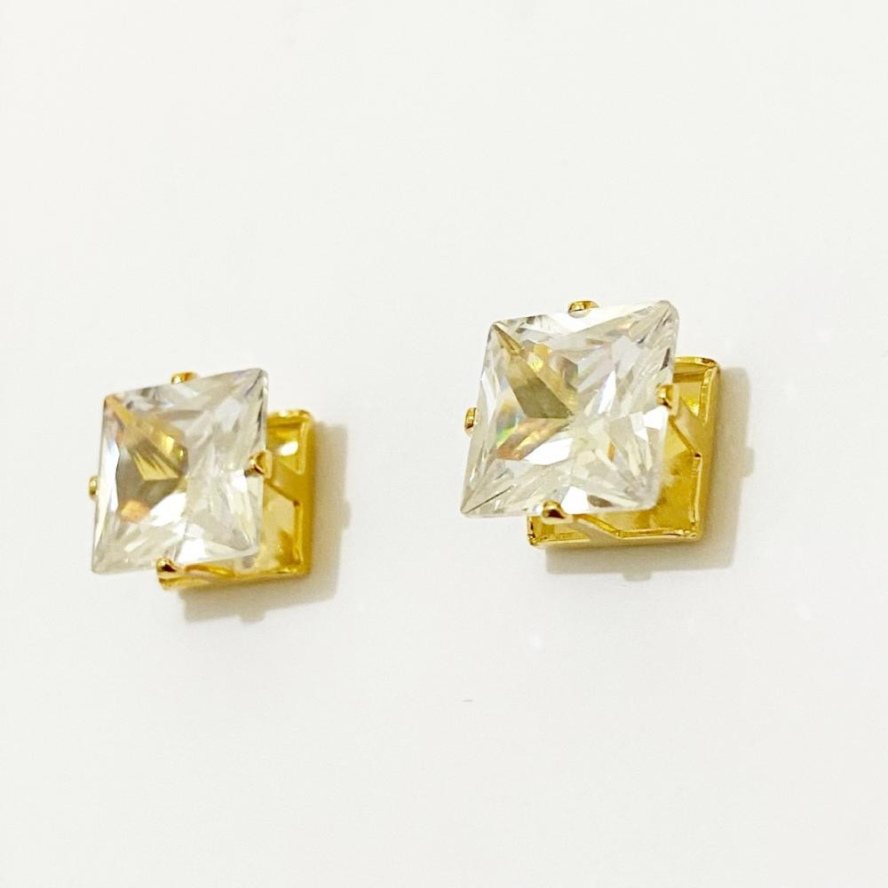 Brinco carre quadrado cravejado com zircônia folheado a ouro 18k