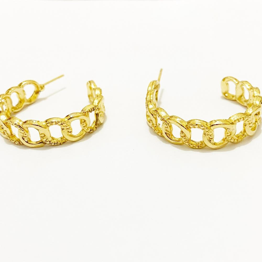 Brinco de argola médio de elo Cartier folheado a ouro 18k