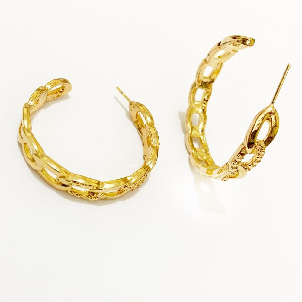 Brinco de argola grande de elo Cartier folheado a ouro 18k