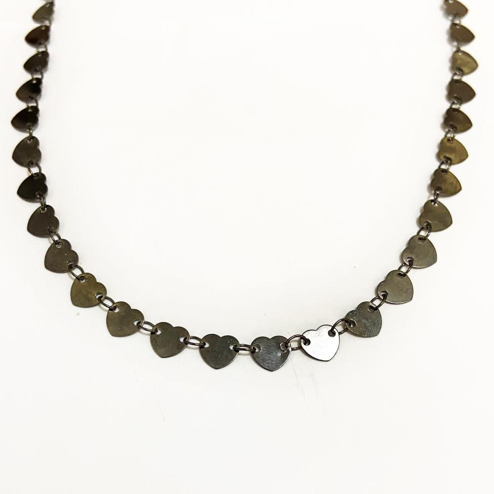 Choker de pequenos corações folheada no grafite