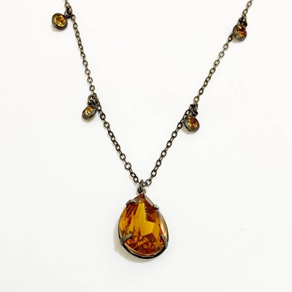 Colar de cota com strass na cor smoked folheado no grafite