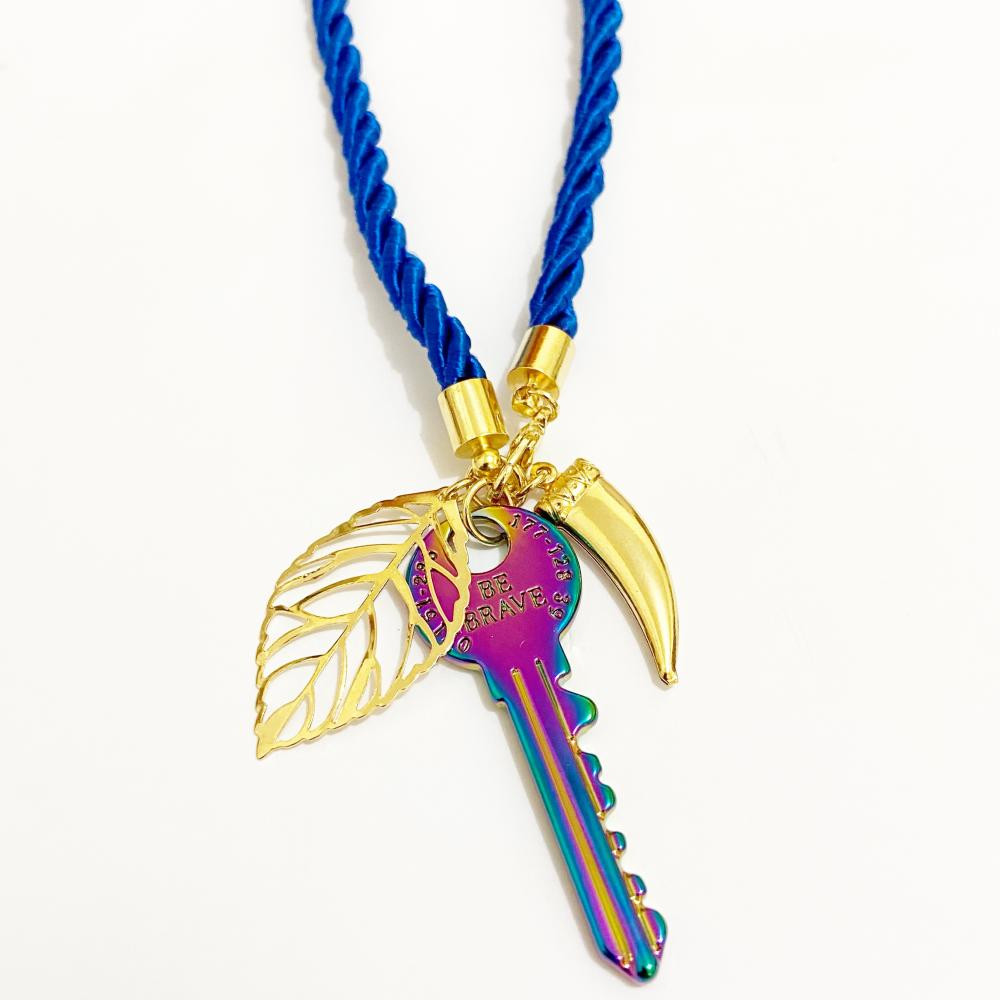 Colar verão com cordão étnico azul e pingentes Folheados a ouro 18k