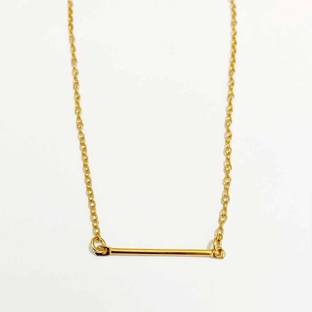 Colar choker minimalista geométrica folheada a ouro 18k