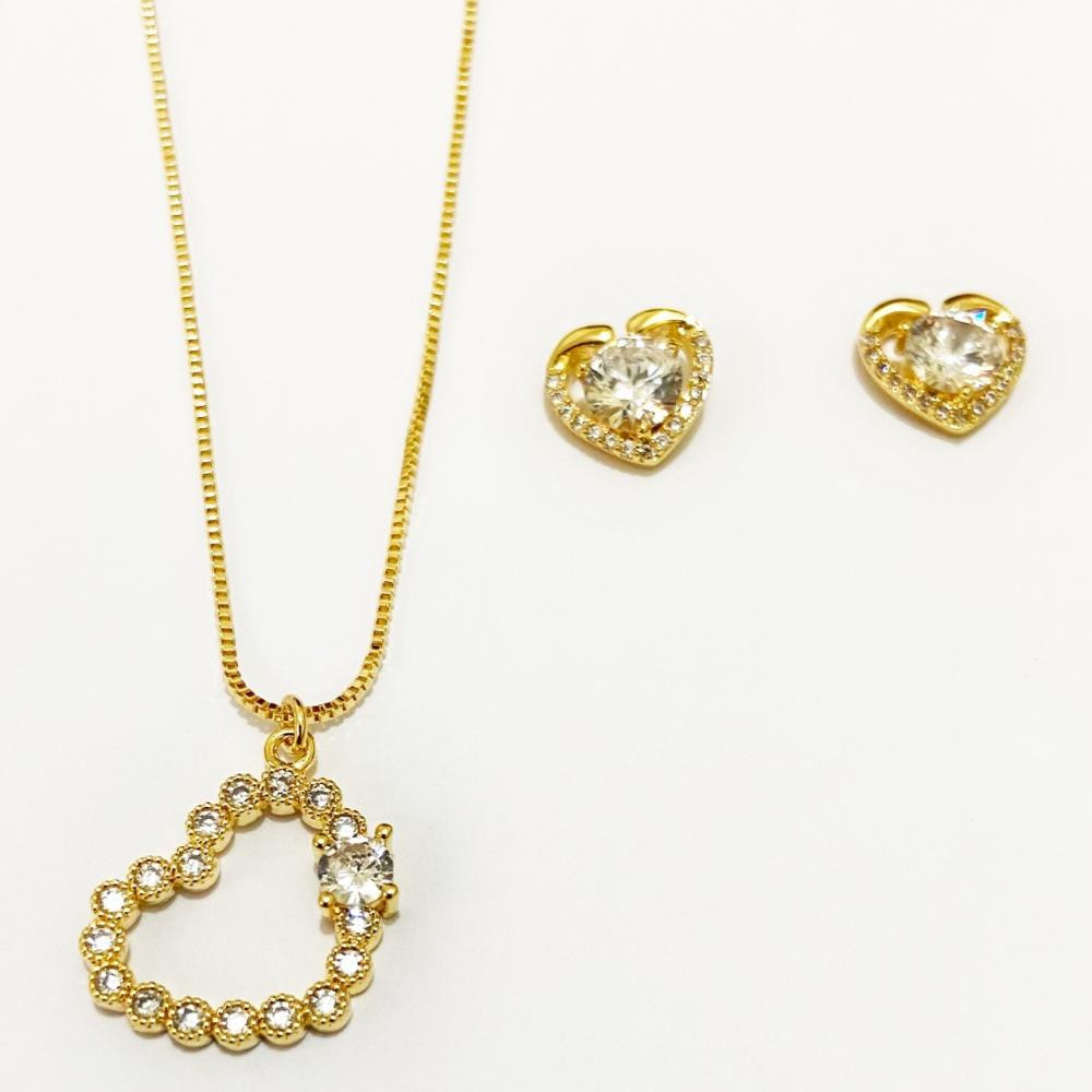 Conjunto de coração cravejado com zircônia cristal folheado a ouro 18k