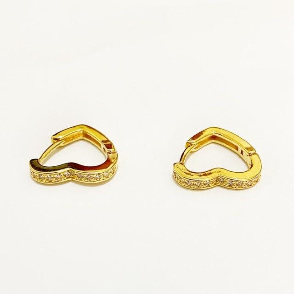 Brinco de argola grande de coração cravejado com zircônia folheado a ouro 18k